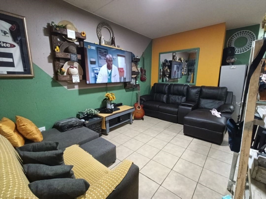 2 Bedroom Property for Sale in Bonaero Park Gauteng