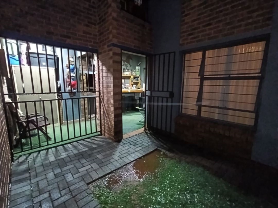 2 Bedroom Property for Sale in Bonaero Park Gauteng