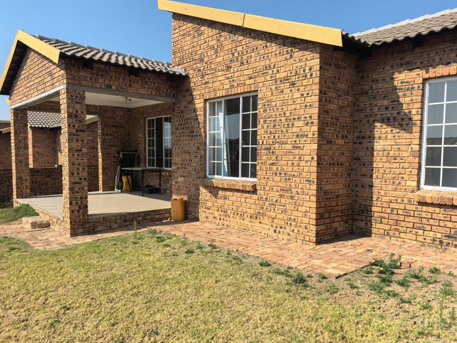 3 Bedroom Property for Sale in Noordwyk Gauteng