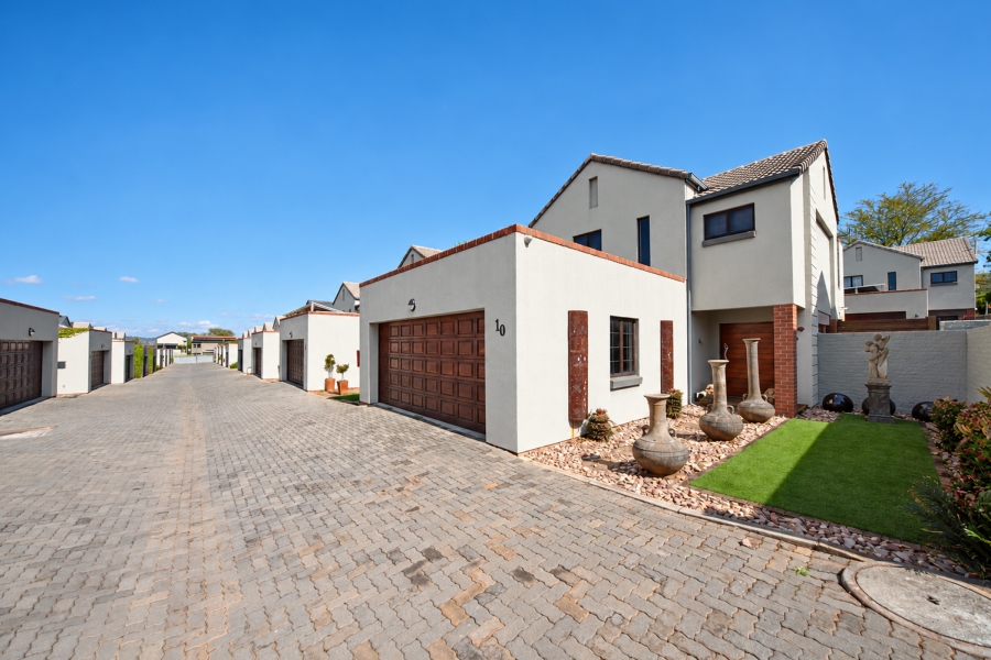 3 Bedroom Property for Sale in Bronberg Gauteng