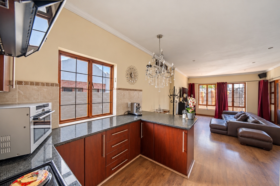 3 Bedroom Property for Sale in Bronberg Gauteng