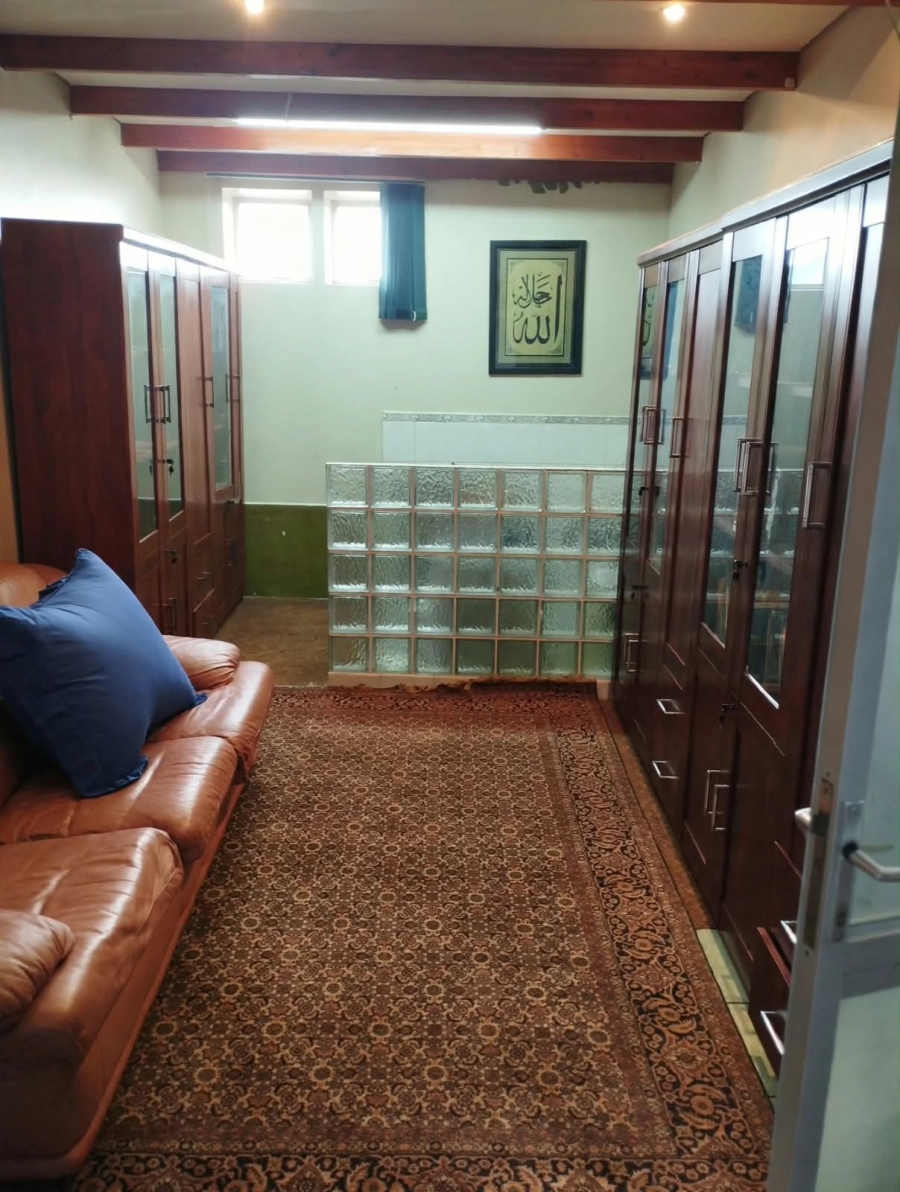 5 Bedroom Property for Sale in Lenasia Gauteng
