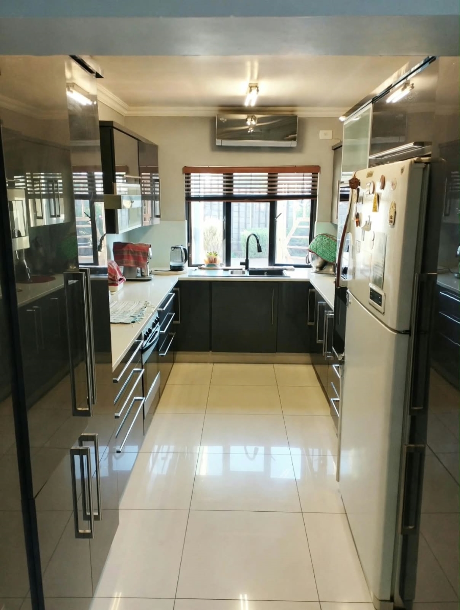 5 Bedroom Property for Sale in Lenasia Gauteng