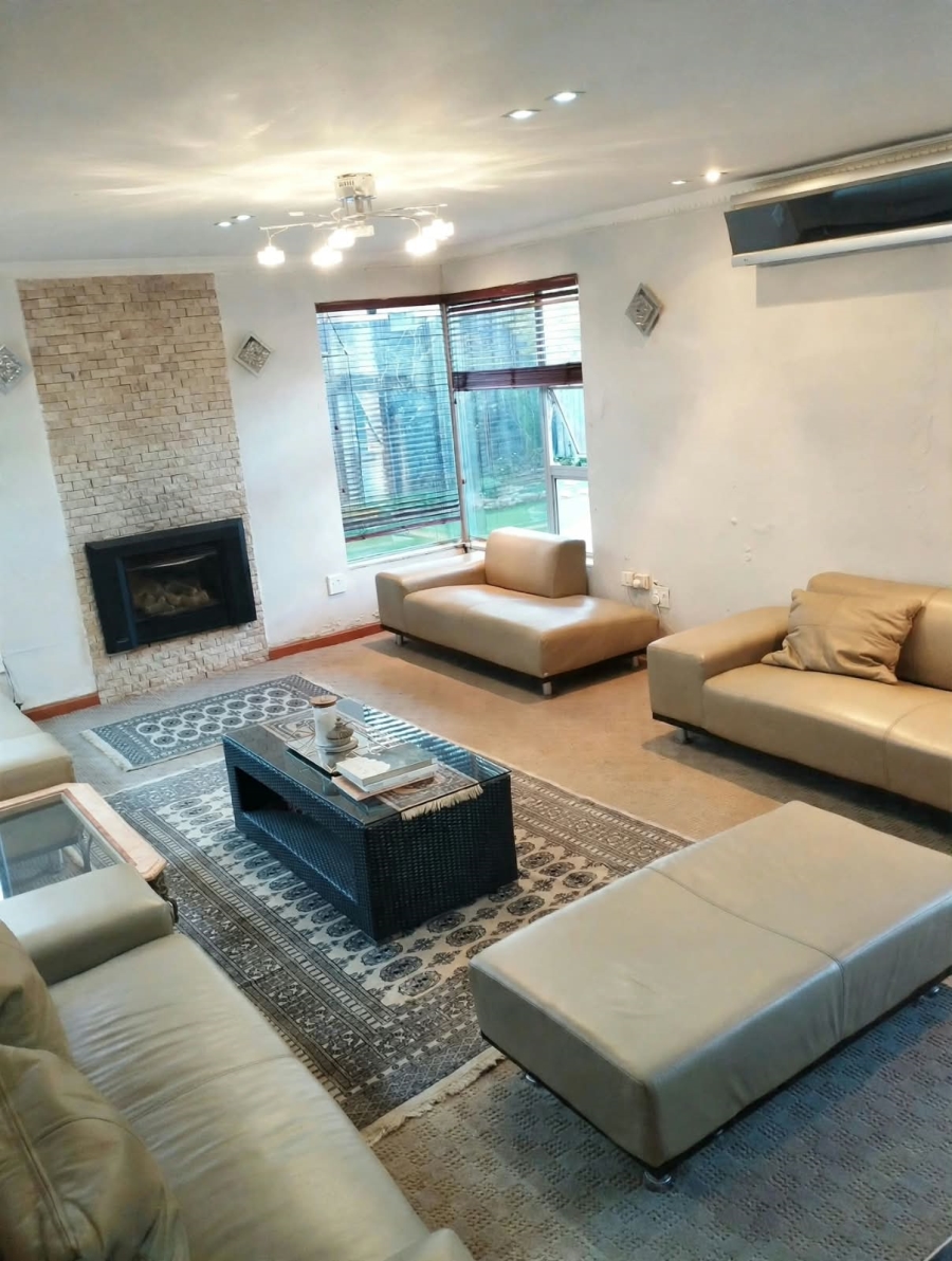 5 Bedroom Property for Sale in Lenasia Gauteng