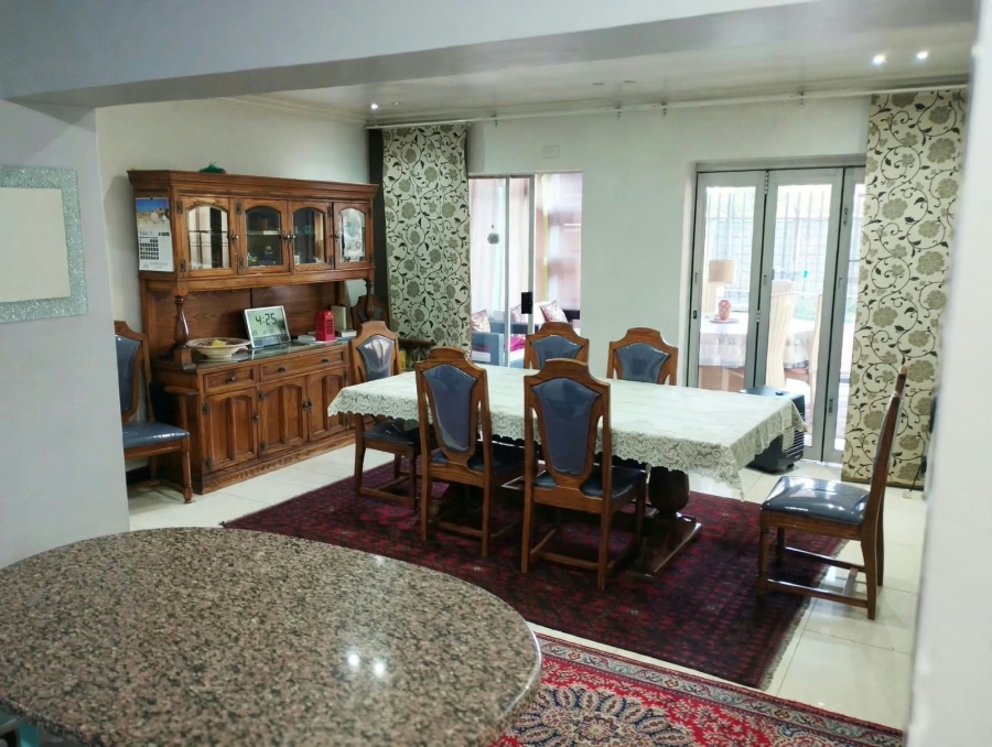 5 Bedroom Property for Sale in Lenasia Gauteng