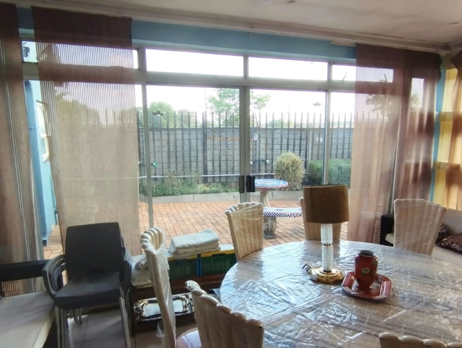5 Bedroom Property for Sale in Lenasia Gauteng