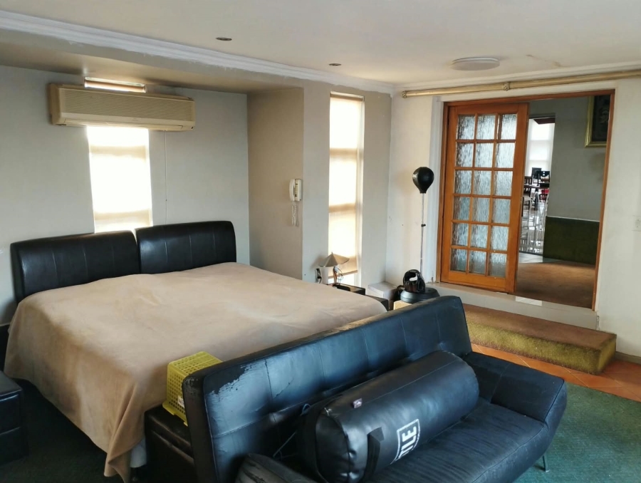 5 Bedroom Property for Sale in Lenasia Gauteng