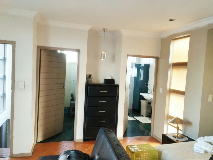 5 Bedroom Property for Sale in Lenasia Gauteng