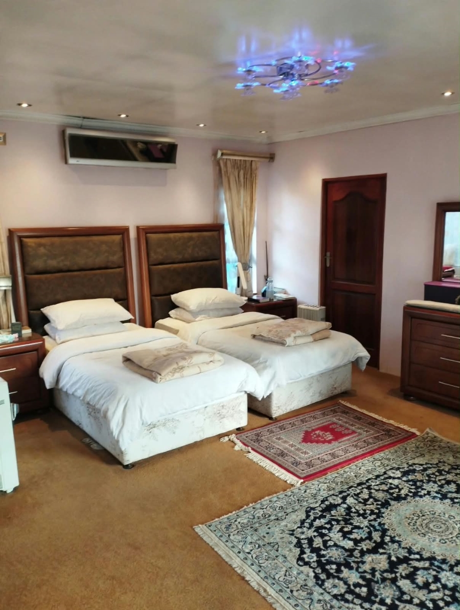 5 Bedroom Property for Sale in Lenasia Gauteng