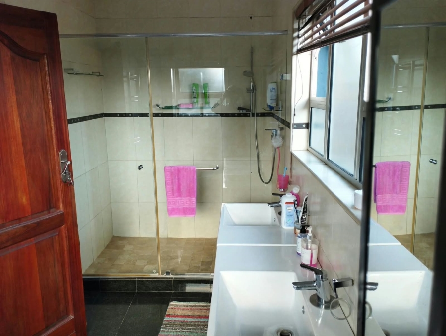 5 Bedroom Property for Sale in Lenasia Gauteng