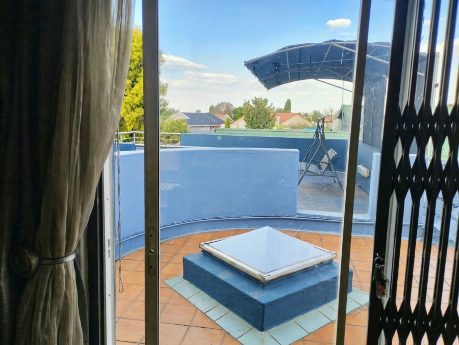 5 Bedroom Property for Sale in Lenasia Gauteng