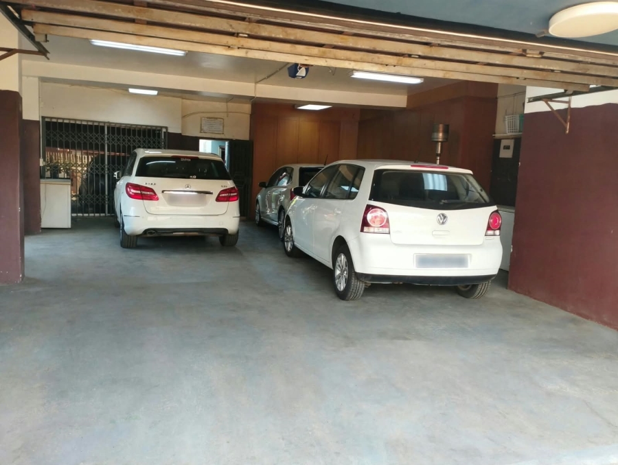 5 Bedroom Property for Sale in Lenasia Gauteng