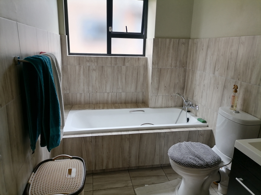 To Let 3 Bedroom Property for Rent in Noordwyk Gauteng