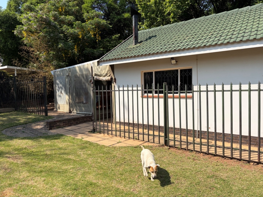 To Let 1 Bedroom Property for Rent in Robindale Gauteng