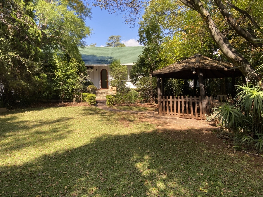 To Let 4 Bedroom Property for Rent in Linden Gauteng