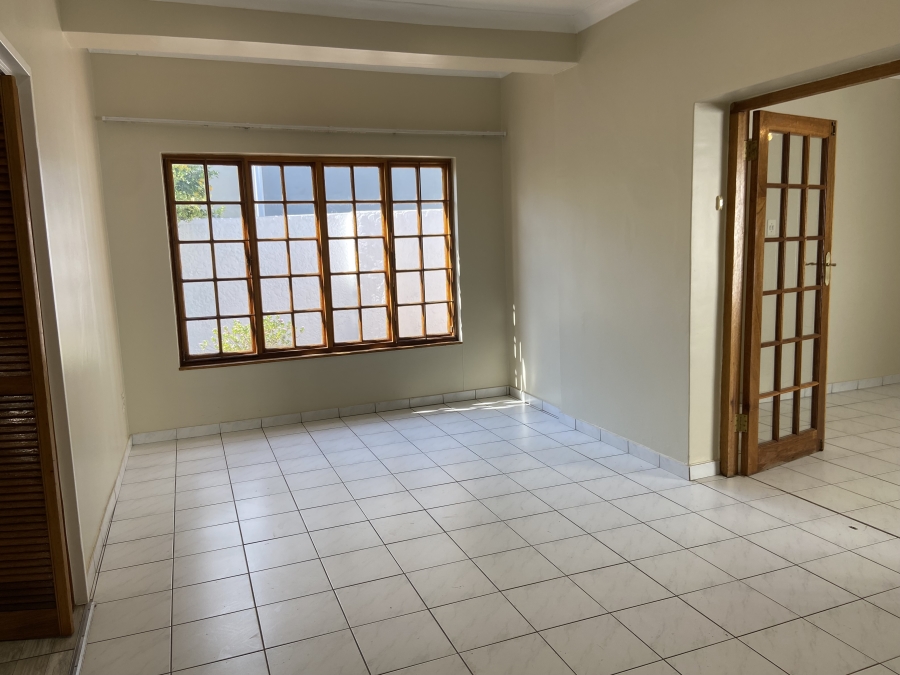 To Let 4 Bedroom Property for Rent in Linden Gauteng