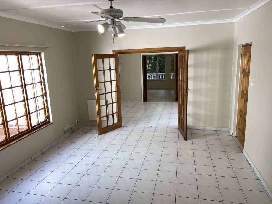 To Let 4 Bedroom Property for Rent in Linden Gauteng