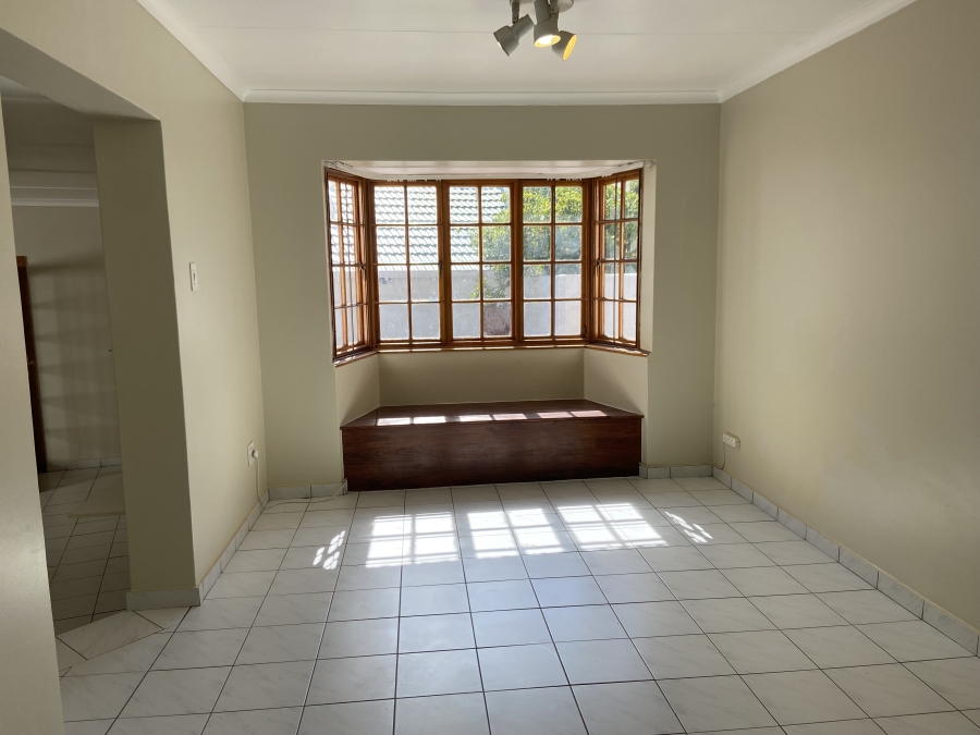 To Let 4 Bedroom Property for Rent in Linden Gauteng