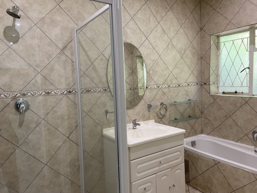 To Let 4 Bedroom Property for Rent in Linden Gauteng