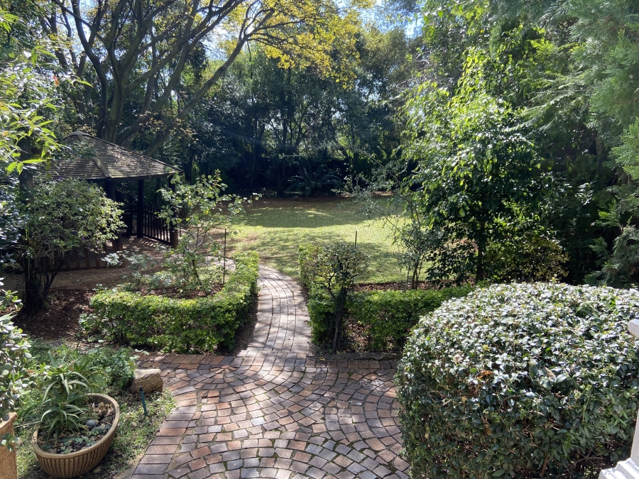 To Let 4 Bedroom Property for Rent in Linden Gauteng