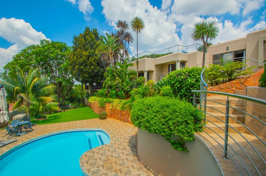 6 Bedroom Property for Sale in Little Falls Gauteng
