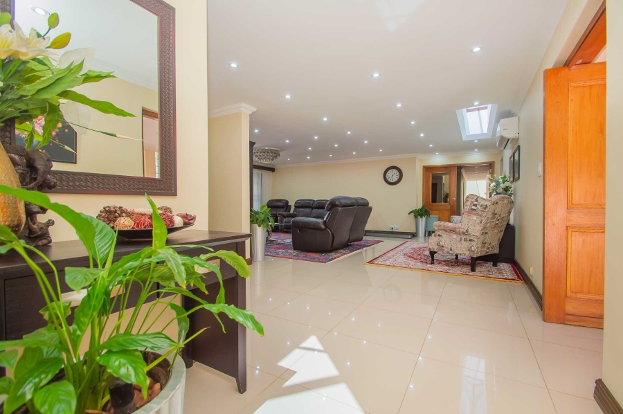 6 Bedroom Property for Sale in Little Falls Gauteng