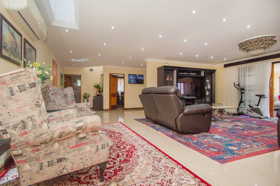 6 Bedroom Property for Sale in Little Falls Gauteng