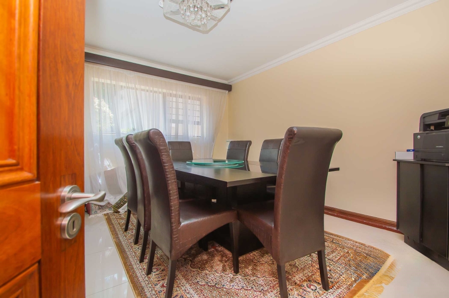 6 Bedroom Property for Sale in Little Falls Gauteng
