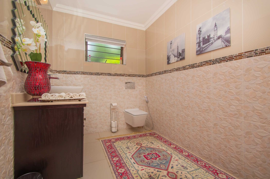 6 Bedroom Property for Sale in Little Falls Gauteng