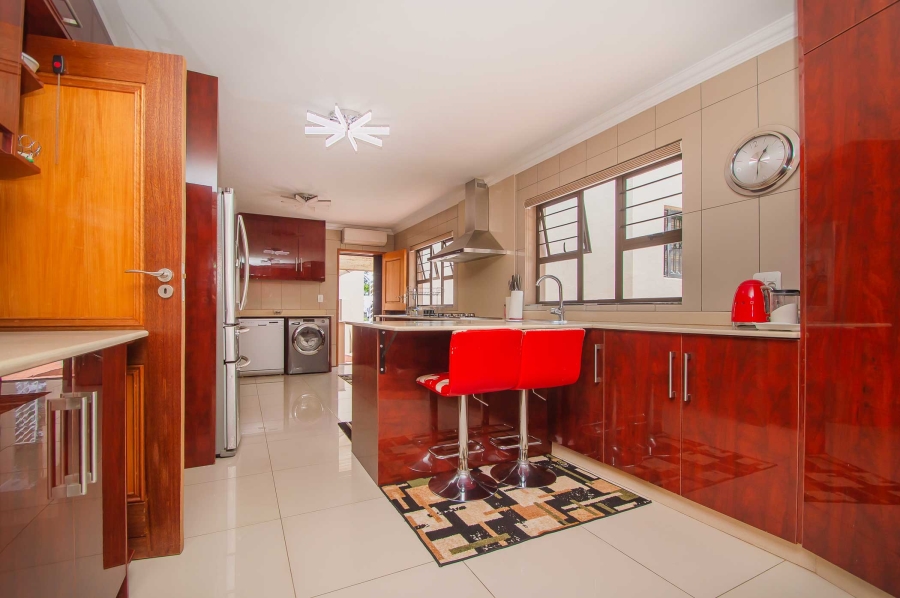 6 Bedroom Property for Sale in Little Falls Gauteng