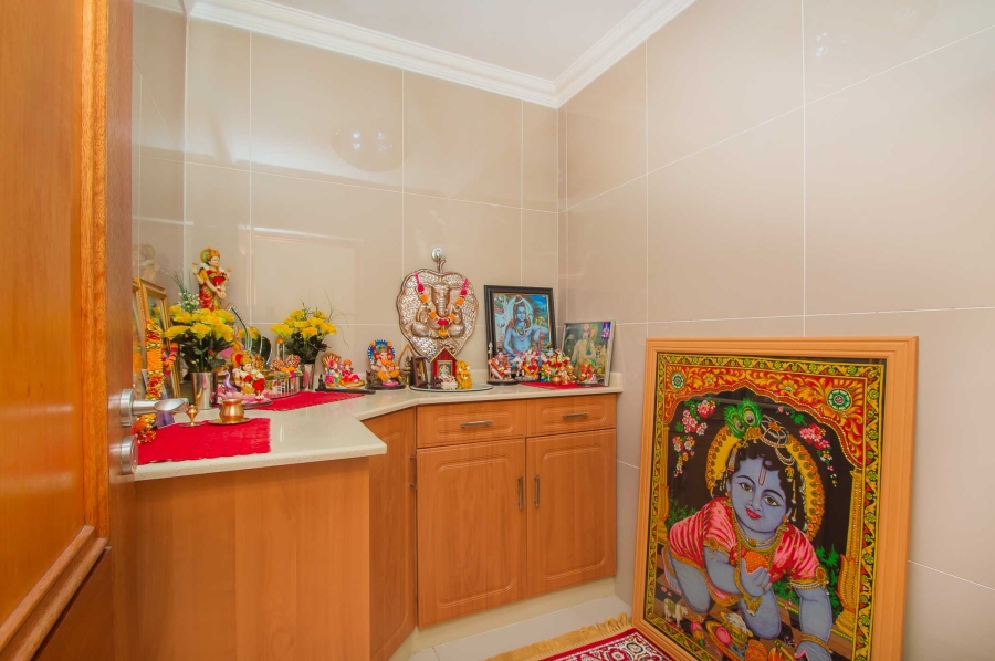 6 Bedroom Property for Sale in Little Falls Gauteng