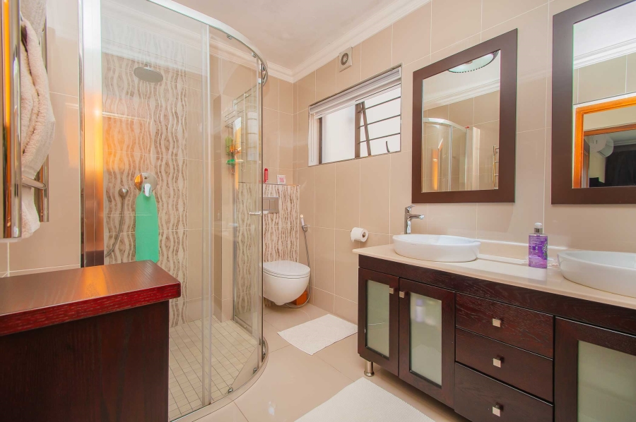 6 Bedroom Property for Sale in Little Falls Gauteng