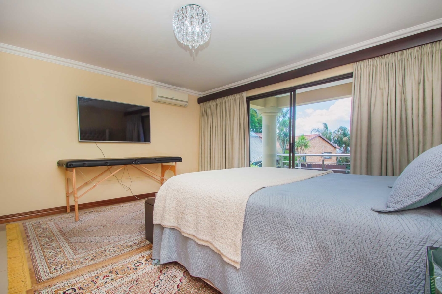 6 Bedroom Property for Sale in Little Falls Gauteng