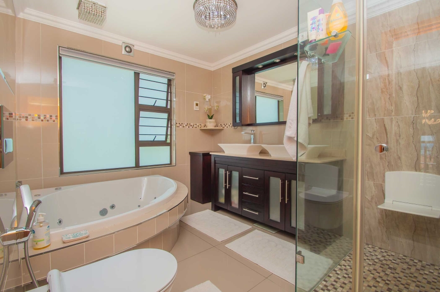 6 Bedroom Property for Sale in Little Falls Gauteng