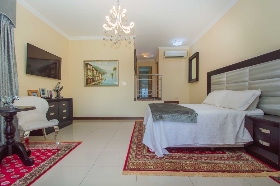6 Bedroom Property for Sale in Little Falls Gauteng