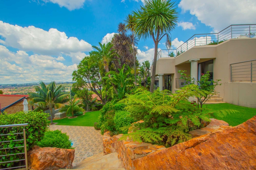 6 Bedroom Property for Sale in Little Falls Gauteng