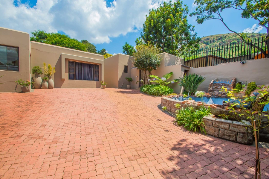 6 Bedroom Property for Sale in Little Falls Gauteng