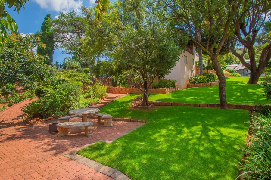 6 Bedroom Property for Sale in Little Falls Gauteng