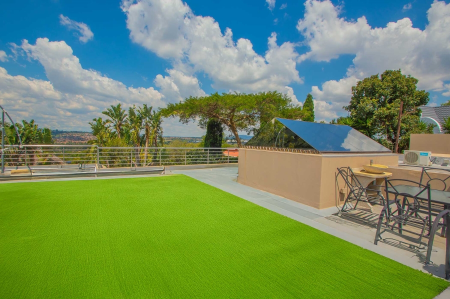 6 Bedroom Property for Sale in Little Falls Gauteng