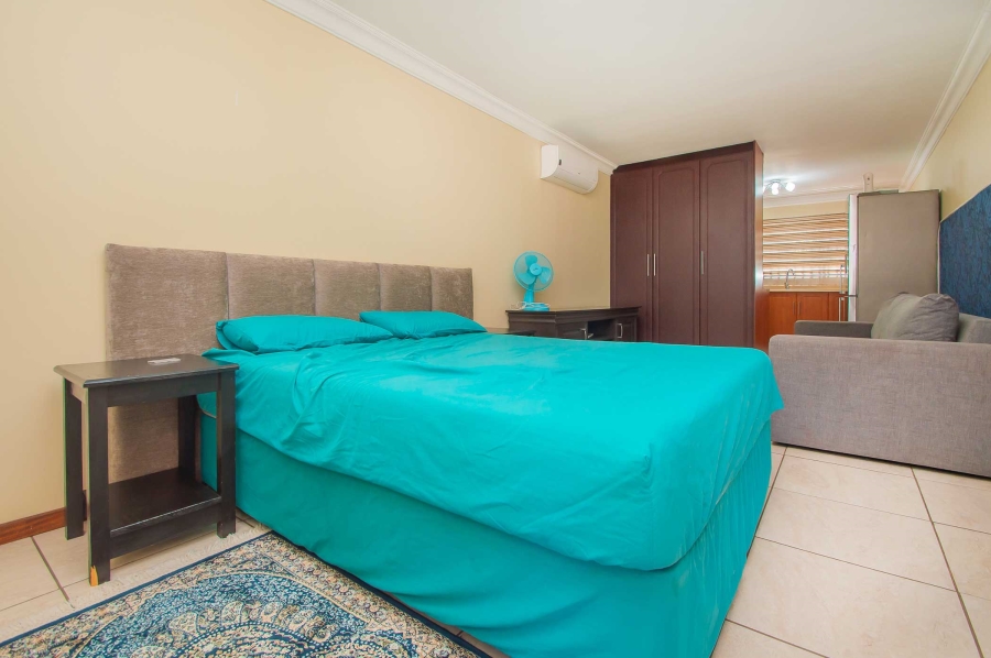 6 Bedroom Property for Sale in Little Falls Gauteng