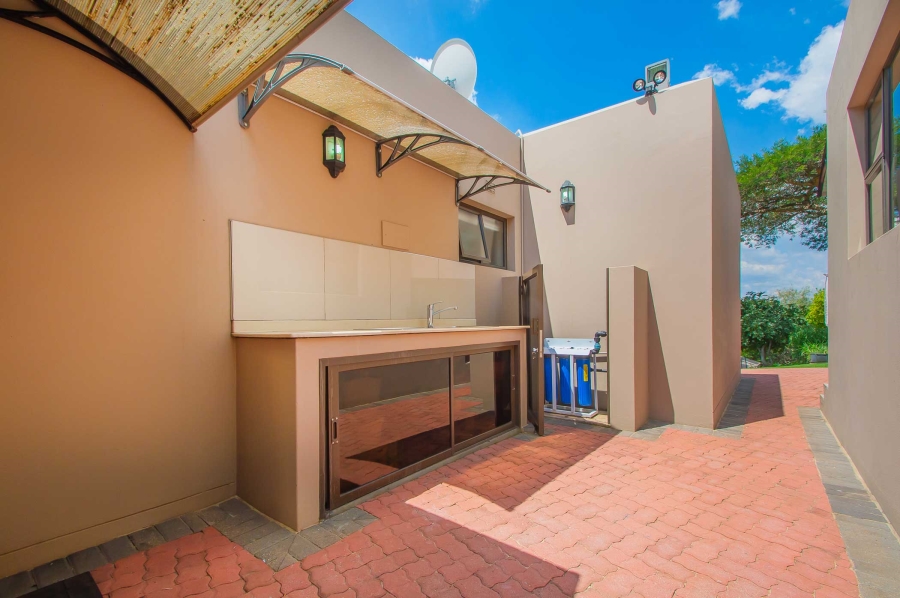 6 Bedroom Property for Sale in Little Falls Gauteng