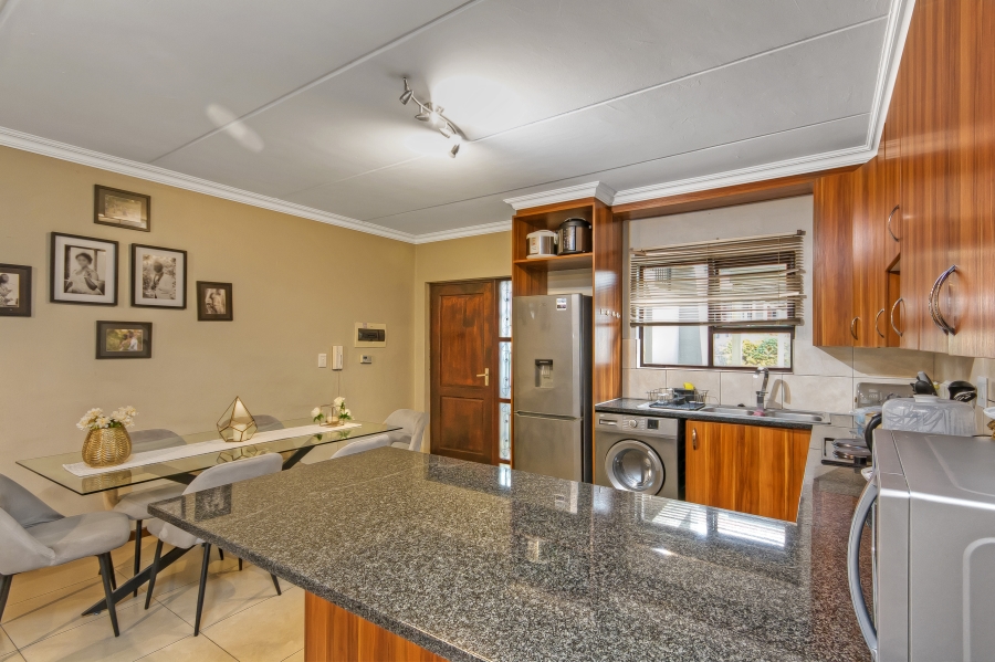 3 Bedroom Property for Sale in Barbeque Downs Gauteng
