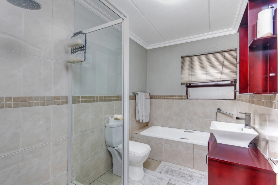 3 Bedroom Property for Sale in Barbeque Downs Gauteng