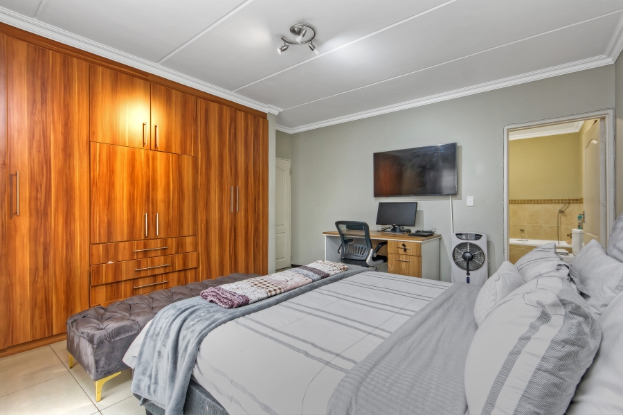 3 Bedroom Property for Sale in Barbeque Downs Gauteng