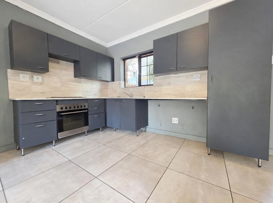 2 Bedroom Property for Sale in Blue Hills AH Gauteng