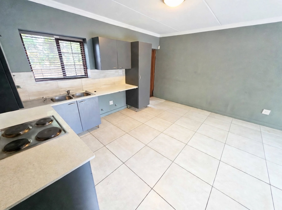 2 Bedroom Property for Sale in Blue Hills AH Gauteng