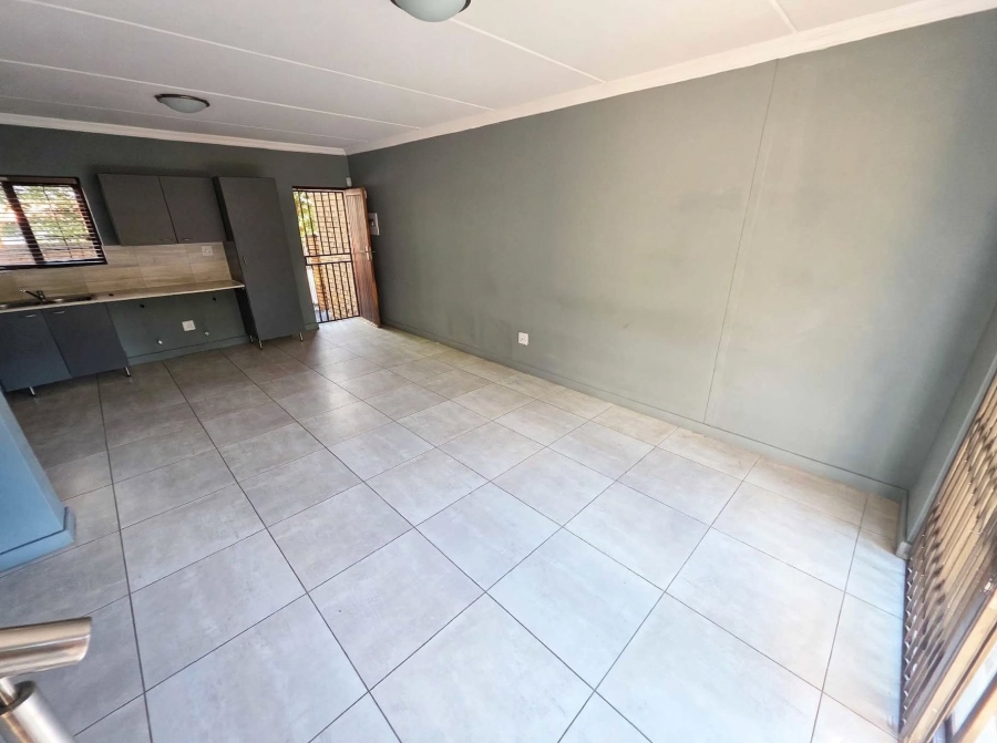 2 Bedroom Property for Sale in Blue Hills AH Gauteng