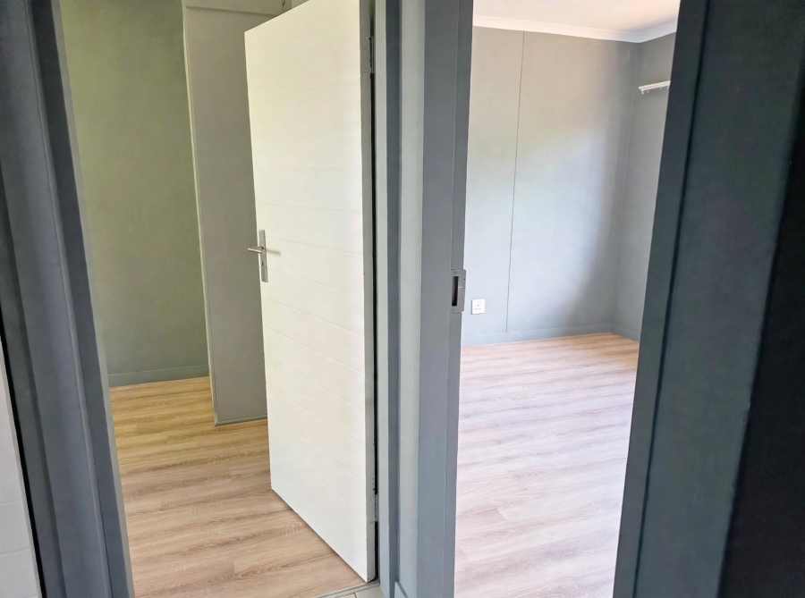 2 Bedroom Property for Sale in Blue Hills AH Gauteng
