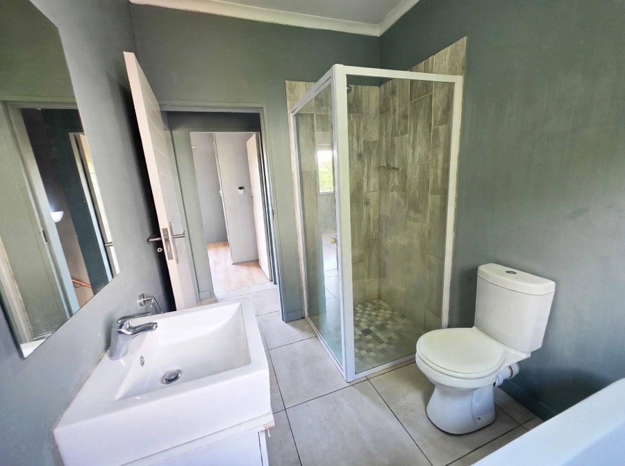 2 Bedroom Property for Sale in Blue Hills AH Gauteng