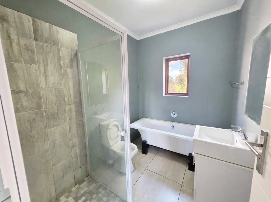 2 Bedroom Property for Sale in Blue Hills AH Gauteng